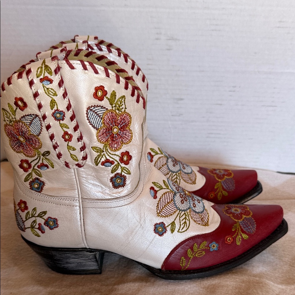 Embroidered Floral Western Boots - Red and Cream - Picture 3 of 7